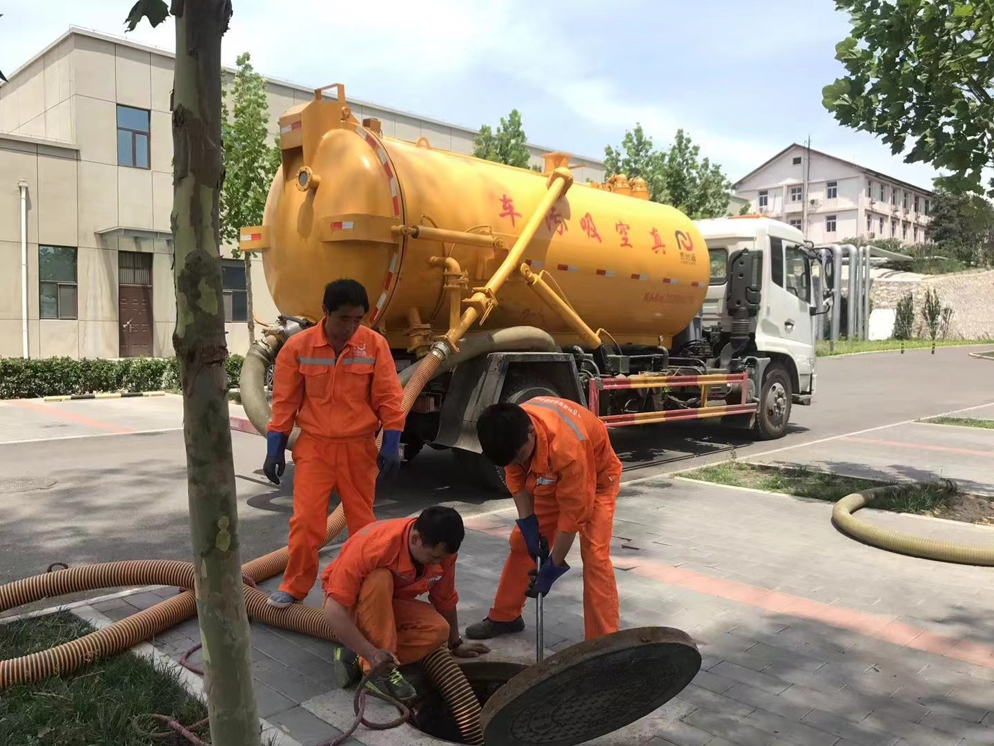 大宁化粪池清理与5-8吨吸粪车施工效率分析